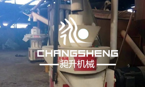 木屑顆粒機(jī)客戶(hù)現(xiàn)場(chǎng)